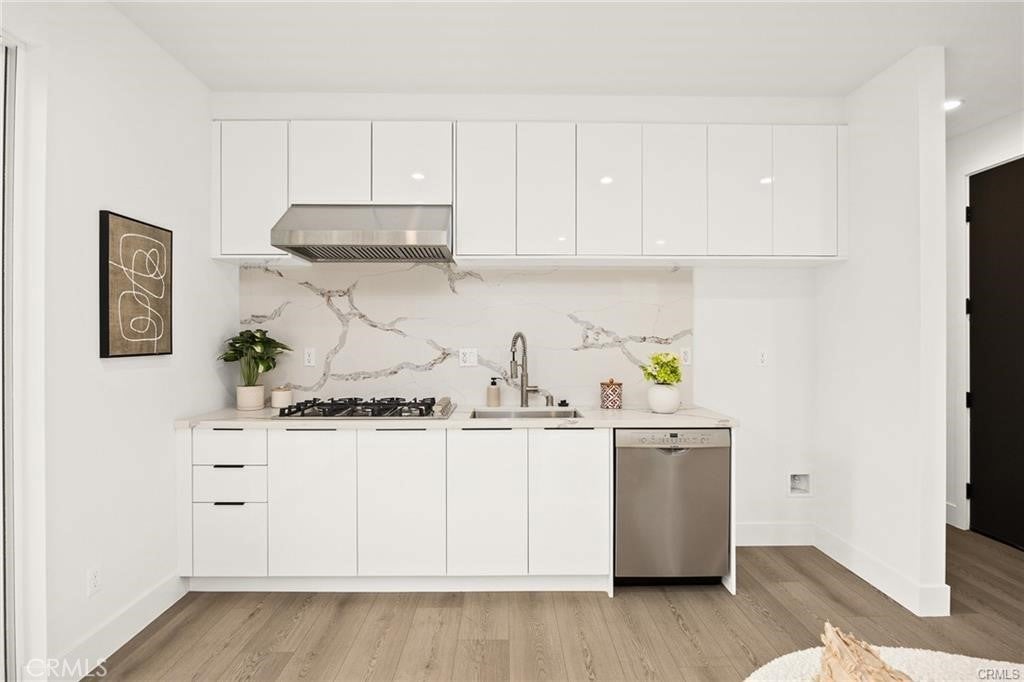 Pasadena, California, 91107, United States, 5 Bedrooms Bedrooms, ,6 BathroomsBathrooms,Residential,Active,1960137