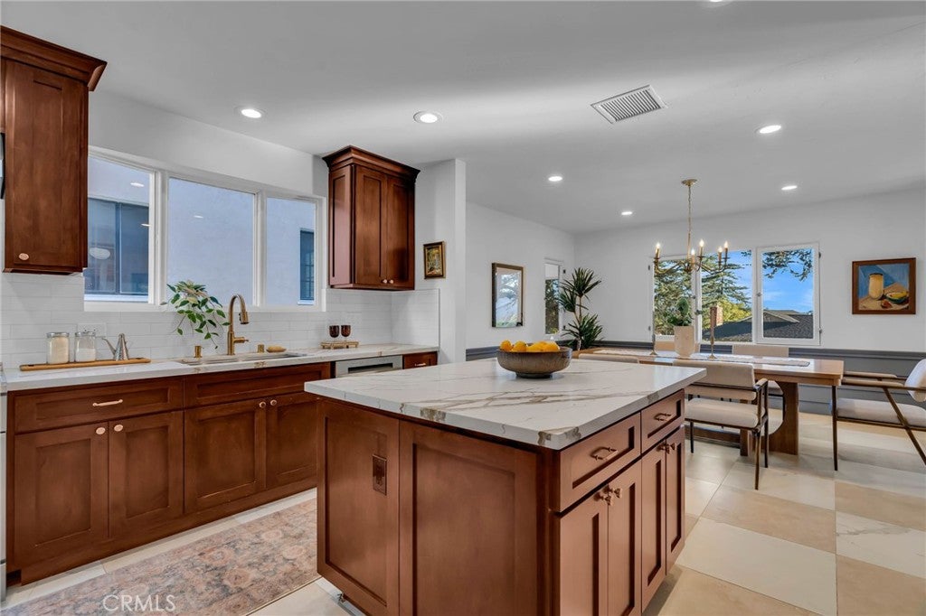 Glendale, California, 91202, United States, 3 Bedrooms Bedrooms, ,3 BathroomsBathrooms,Residential,Active,1967125