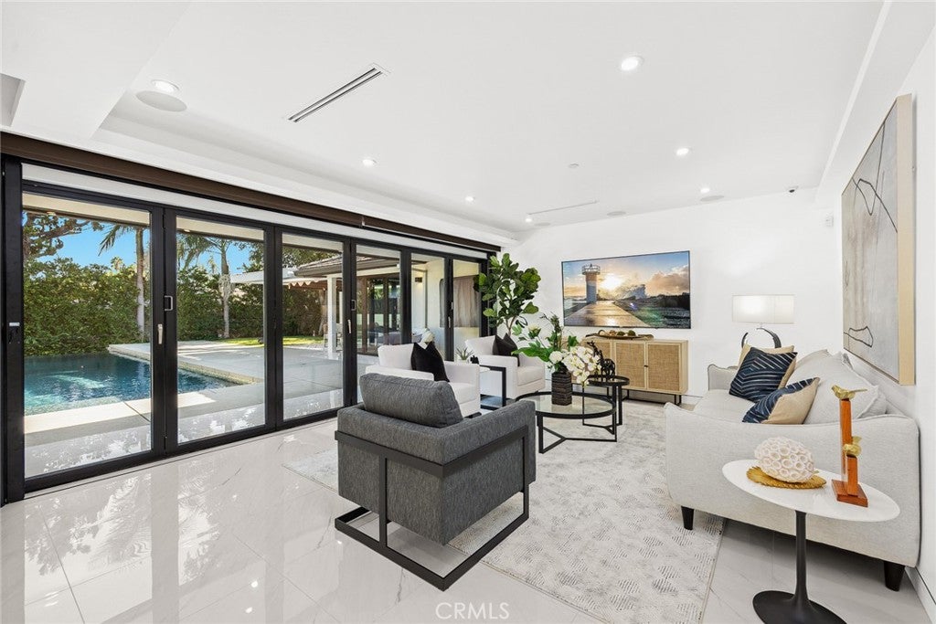 San Marino, California, 91108, United States, 4 Bedrooms Bedrooms, ,4 BathroomsBathrooms,Residential,Active,1909089