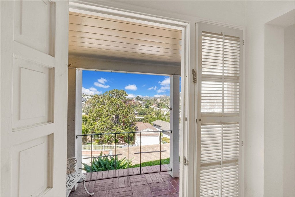 Los Angeles, California, 90039, United States, 4 Bedrooms Bedrooms, ,3 BathroomsBathrooms,Residential,Active,1892396