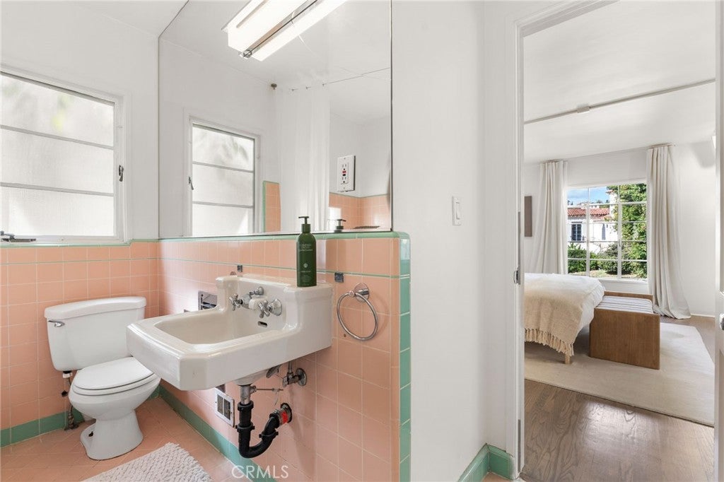 Los Angeles, California, 90027, United States, 3 Bedrooms Bedrooms, ,2 BathroomsBathrooms,Residential,Active,1953705