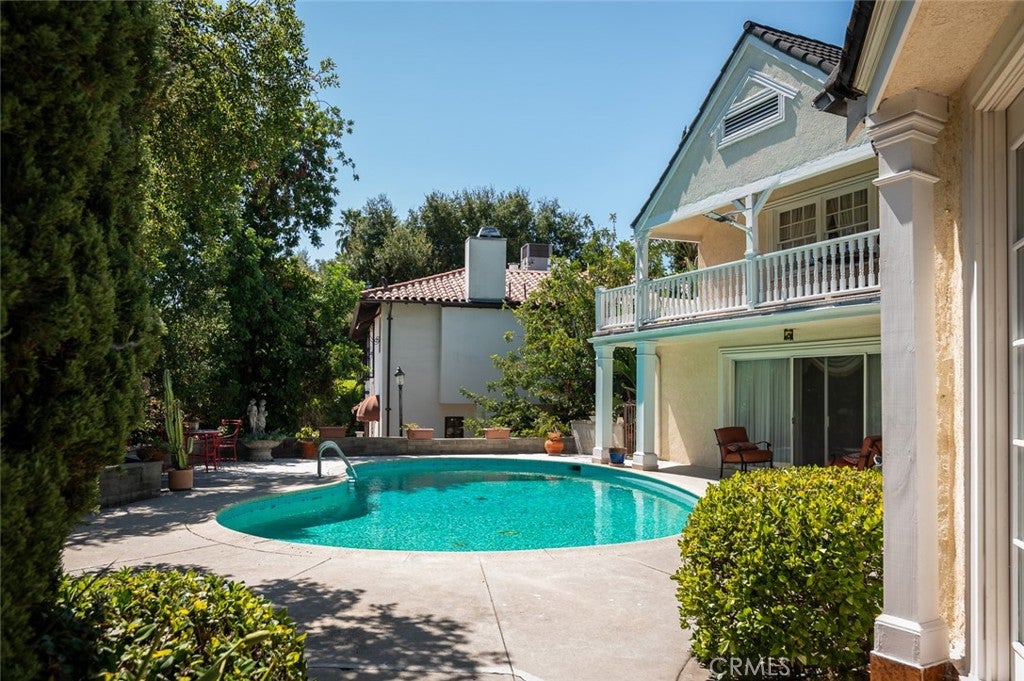 Glendale, California, 91207, United States, 4 Bedrooms Bedrooms, ,4 BathroomsBathrooms,Residential,Active,1945087