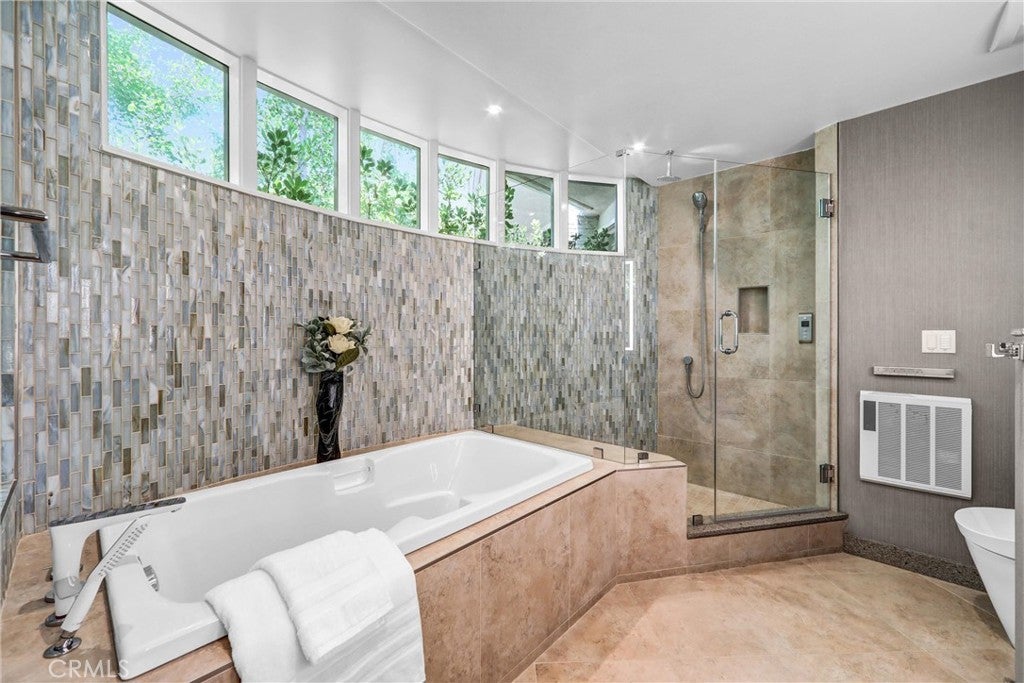 Pasadena, California, 91106, United States, 6 Bedrooms Bedrooms, ,9 BathroomsBathrooms,Residential,Active,1898207