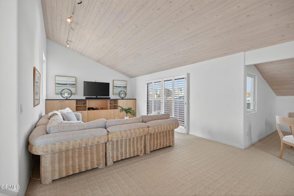 Oxnard, California, 93035, United States, 3 Bedrooms Bedrooms, ,3 BathroomsBathrooms,Residential,Active,1951816