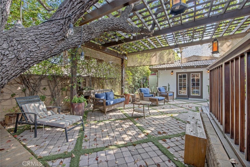 North Hollywood, California, 91602, United States, 4 Bedrooms Bedrooms, ,2 BathroomsBathrooms,Residential,Active,1954309