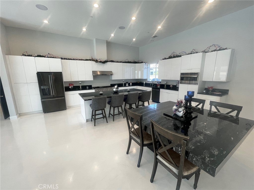 Corona, California, 92881, United States, 8 Bedrooms Bedrooms, ,9 BathroomsBathrooms,Residential,Active,1902941