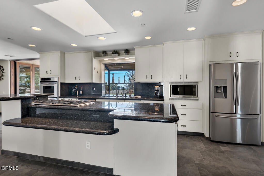 Camarillo, California, 93010, United States, 5 Bedrooms Bedrooms, ,5 BathroomsBathrooms,Residential,Active,1905055