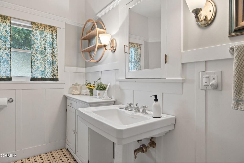 Oxnard, California, 93030, United States, 5 Bedrooms Bedrooms, ,2 BathroomsBathrooms,Residential,Active,1985561