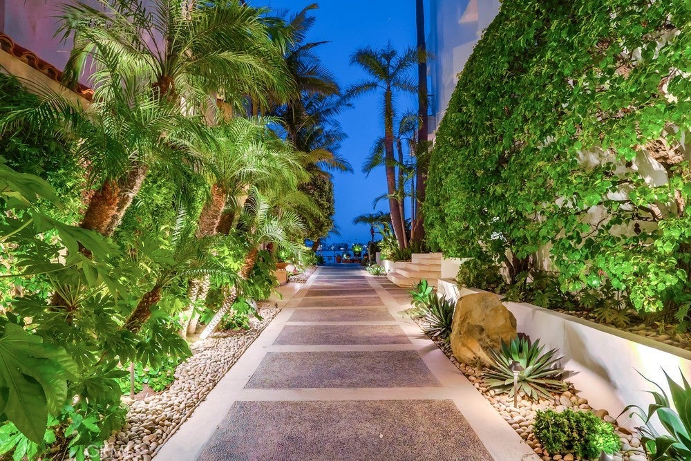Long Beach, California, 90803, United States, 4 Bedrooms Bedrooms, ,4 BathroomsBathrooms,Residential,Active,1903219