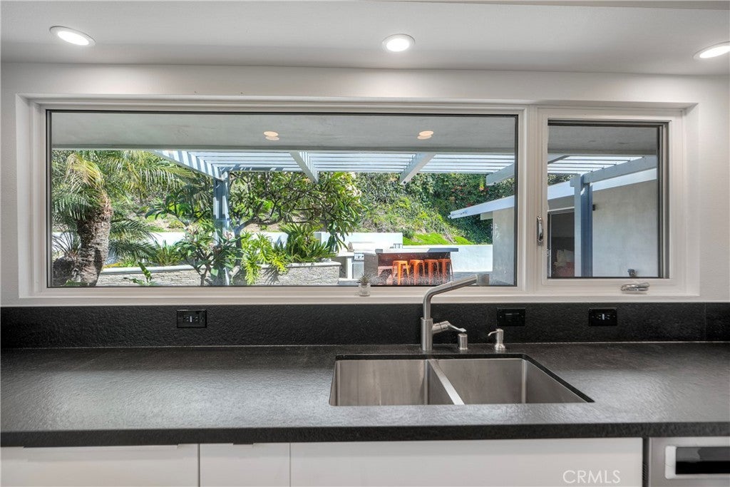 Dana Point, California, 92629, United States, 3 Bedrooms Bedrooms, ,2 BathroomsBathrooms,Residential,Active,1973342