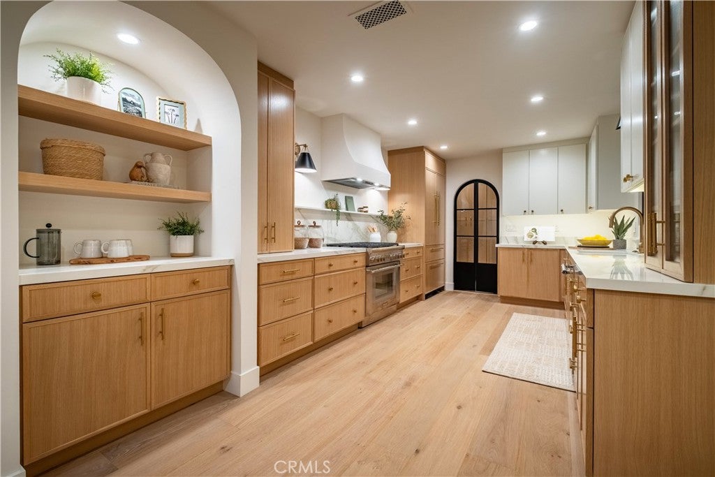 Redondo Beach, California, 90277, United States, 4 Bedrooms Bedrooms, ,3 BathroomsBathrooms,Residential,Active,1990651