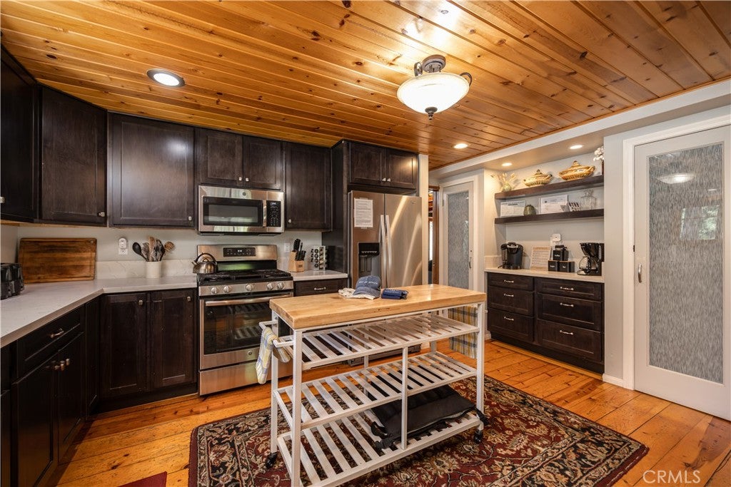 Big Bear Lake, California, 92315, United States, 4 Bedrooms Bedrooms, ,3 BathroomsBathrooms,Residential,Contingent,1945531