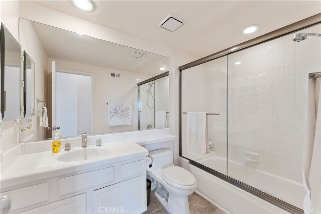 Irvine, California, 92603, United States, 4 Bedrooms Bedrooms, ,4 BathroomsBathrooms,Residential,Active,1986909