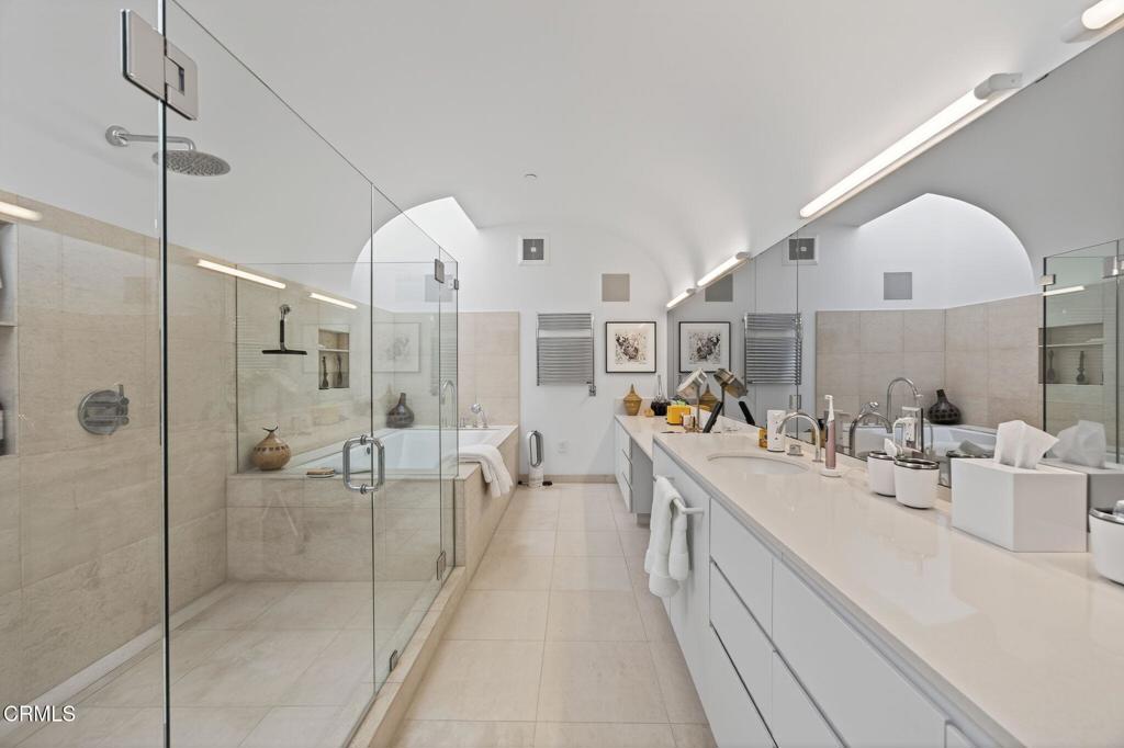 Oxnard, California, 93035, United States, 4 Bedrooms Bedrooms, ,5 BathroomsBathrooms,Residential,Active,1904736