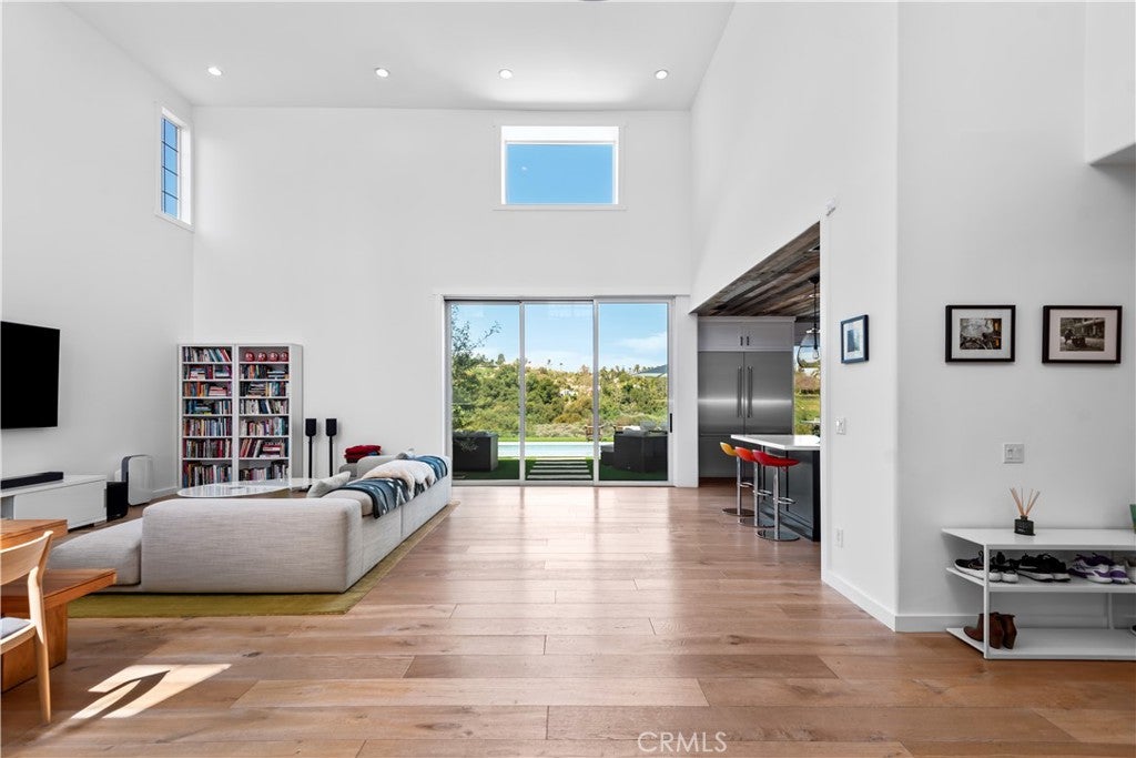 Calabasas, California, 91302, United States, 5 Bedrooms Bedrooms, ,5 BathroomsBathrooms,Residential,Active,1806958