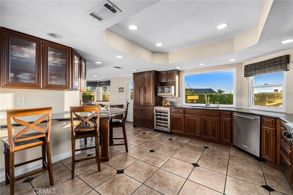 La Verne, California, 91750, United States, 3 Bedrooms Bedrooms, ,3 BathroomsBathrooms,Residential,Active,2009143