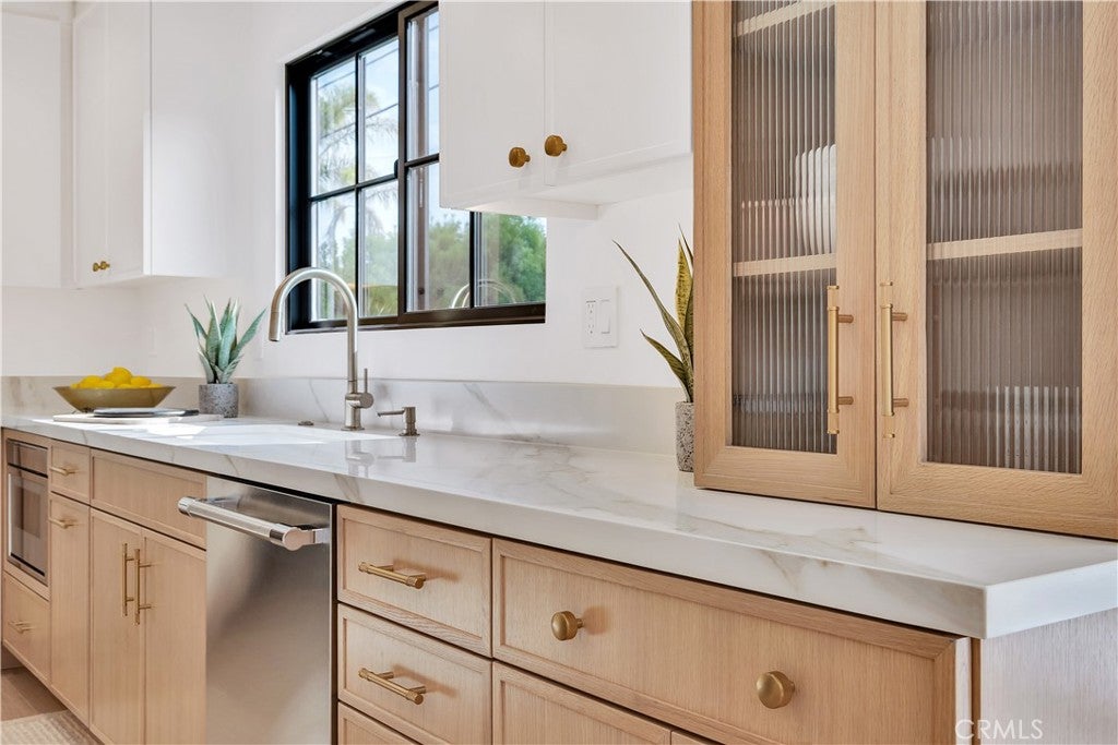 Redondo Beach, California, 90277, United States, 4 Bedrooms Bedrooms, ,3 BathroomsBathrooms,Residential,Active,1990651