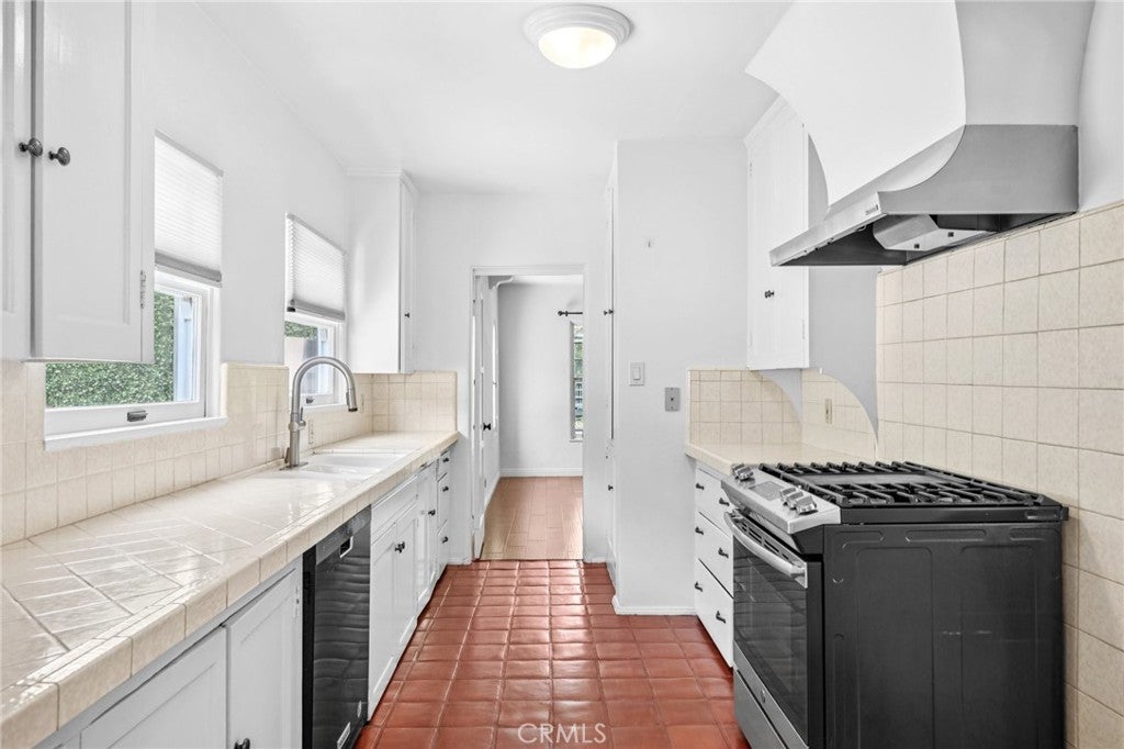 North Hollywood, California, 91602, United States, 3 Bedrooms Bedrooms, ,2 BathroomsBathrooms,Residential,Active,1914796