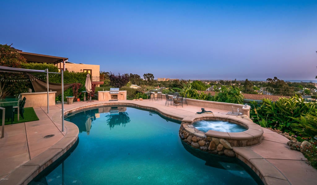 Ventura, California, 93001, United States, 3 Bedrooms Bedrooms, ,2 BathroomsBathrooms,Residential,Active,1944036