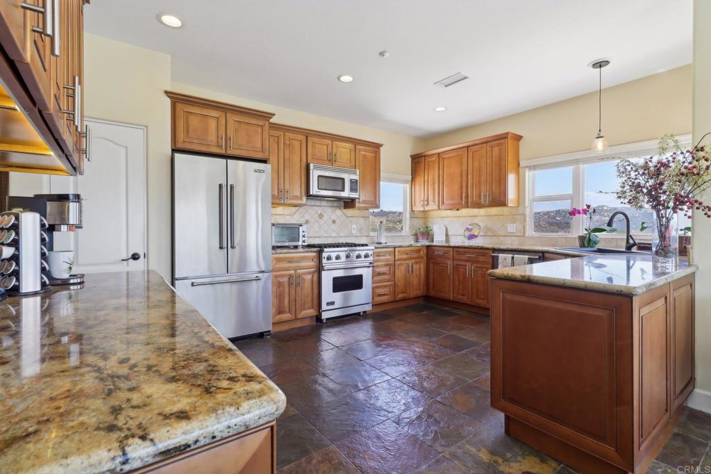 Fallbrook, California, 92028, United States, 3 Bedrooms Bedrooms, ,2 BathroomsBathrooms,Residential,Pending,1929395