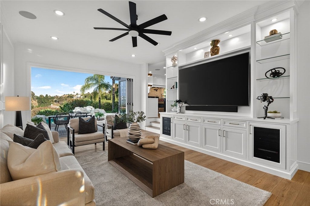 Anaheim, California, 92807, United States, 4 Bedrooms Bedrooms, ,3 BathroomsBathrooms,Residential,Active,1990042