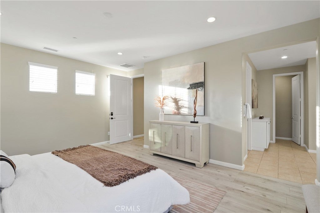 Irvine, California, 92618, United States, 4 Bedrooms Bedrooms, ,5 BathroomsBathrooms,Residential,Pending,2007263