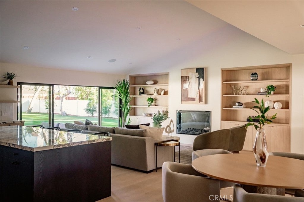 Northridge, California, 91325, United States, 4 Bedrooms Bedrooms, ,4 BathroomsBathrooms,Residential,Active,2030583