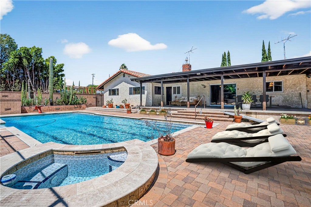 Granada Hills, California, 91344, United States, 5 Bedrooms Bedrooms, ,4 BathroomsBathrooms,Residential,Active,1929698