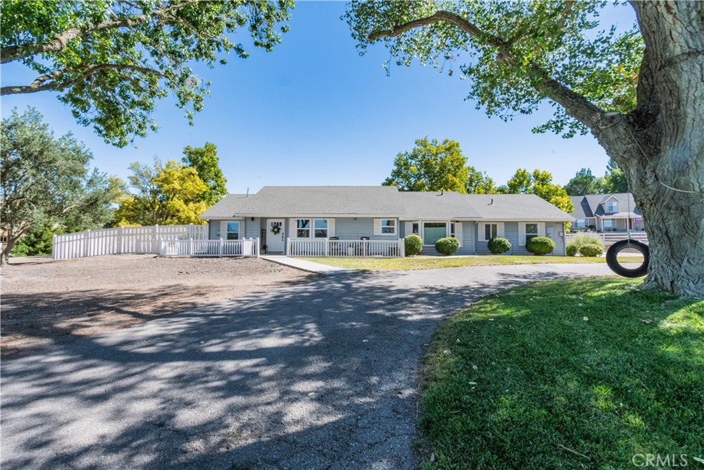 Paso Robles, California, 93446, United States, 4 Bedrooms Bedrooms, ,2 BathroomsBathrooms,Residential,Active,1929671