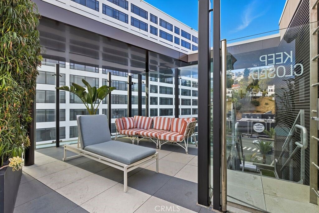 Los Angeles, California, 90069, United States, 2 Bedrooms Bedrooms, ,3 BathroomsBathrooms,Residential,Active,1995278