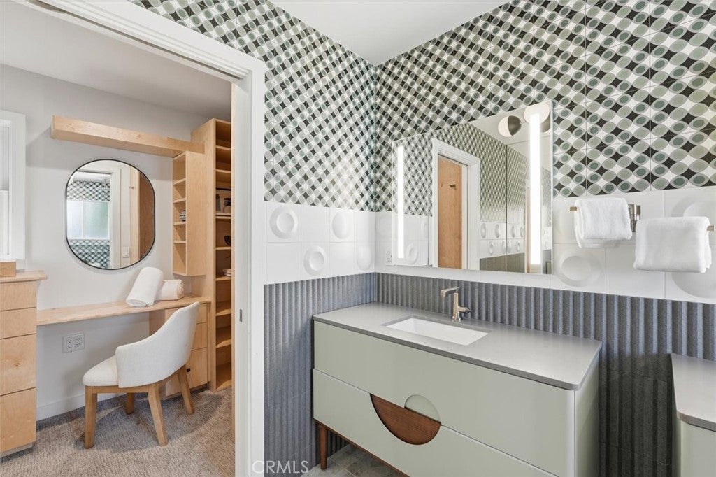 Long Beach, California, 90815, United States, 4 Bedrooms Bedrooms, ,4 BathroomsBathrooms,Residential,Active,1999914