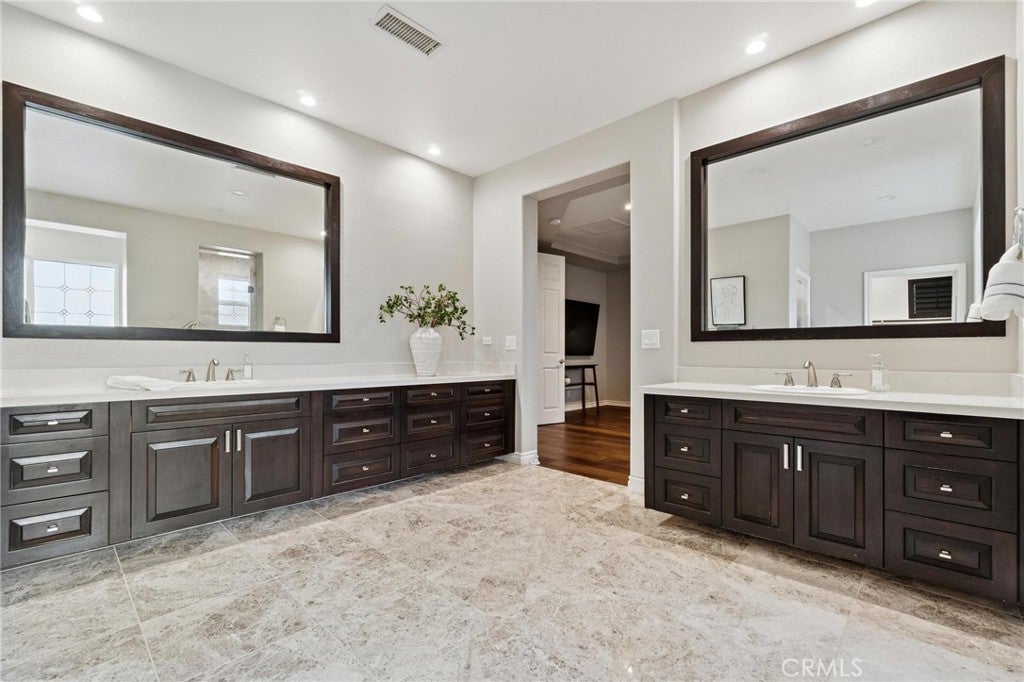 Valencia, California, 91354, United States, 6 Bedrooms Bedrooms, ,6 BathroomsBathrooms,Residential,Active,2008301