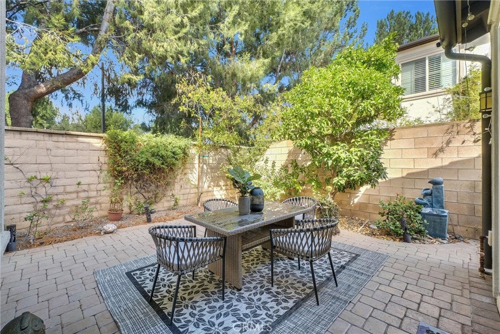 Irvine, California, 92618, United States, 3 Bedrooms Bedrooms, ,3 BathroomsBathrooms,Residential,Contingent,1986914