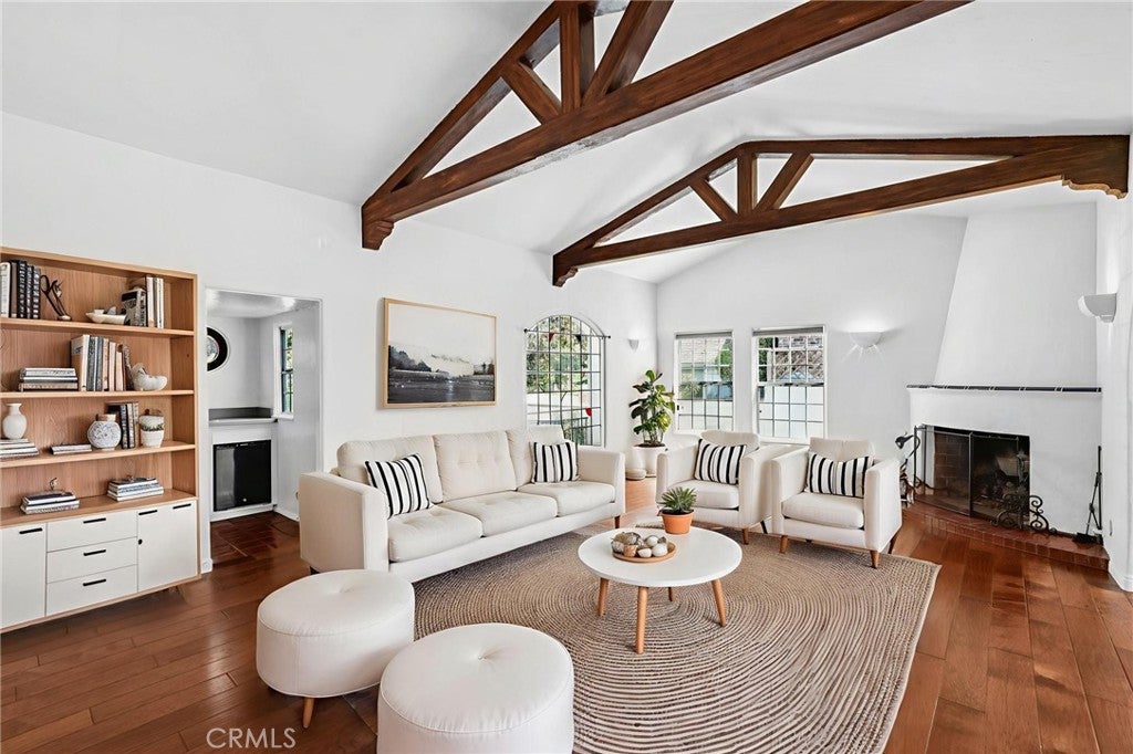 North Hollywood, California, 91602, United States, 3 Bedrooms Bedrooms, ,2 BathroomsBathrooms,Residential,Active,1914796