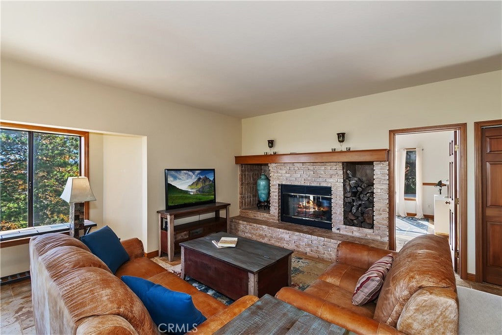 Lake Arrowhead, California, 92352, United States, 4 Bedrooms Bedrooms, ,3 BathroomsBathrooms,Residential,Active,1998581