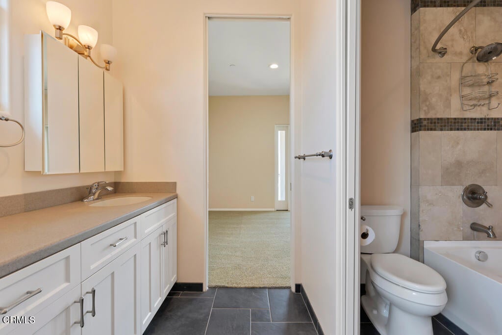 Camarillo, California, 93010, United States, 5 Bedrooms Bedrooms, ,5 BathroomsBathrooms,Residential,Active,1905055