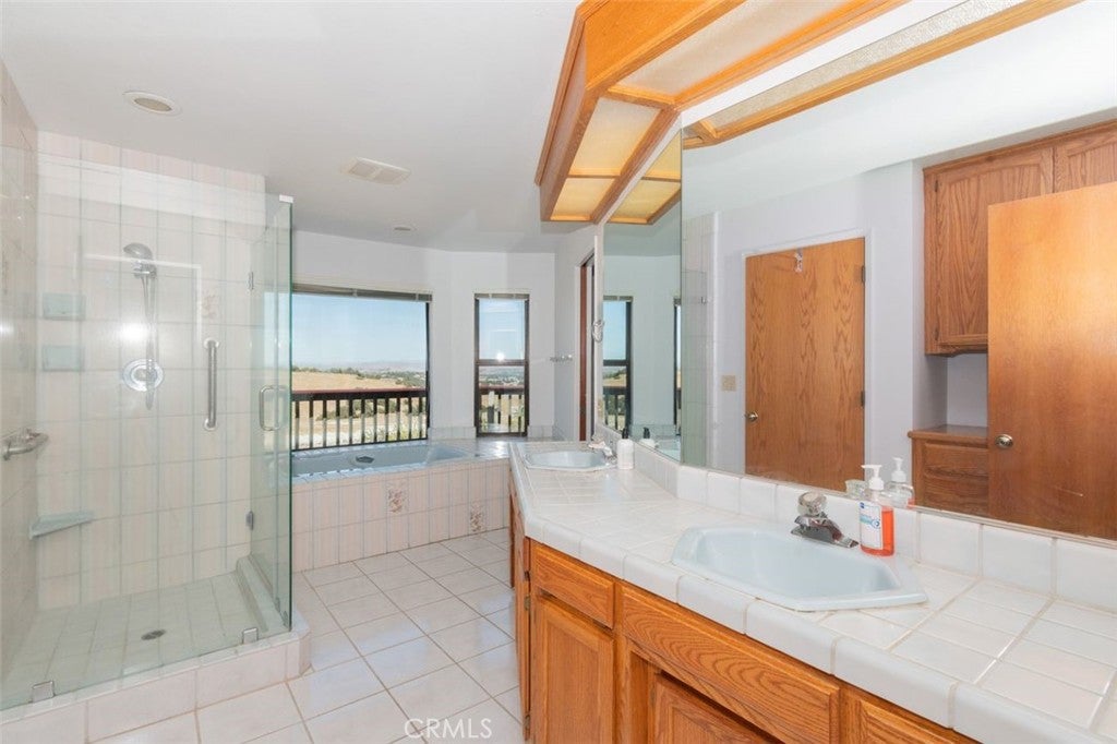 Paso Robles, California, 93446, United States, 3 Bedrooms Bedrooms, ,3 BathroomsBathrooms,Residential,Active,1909831
