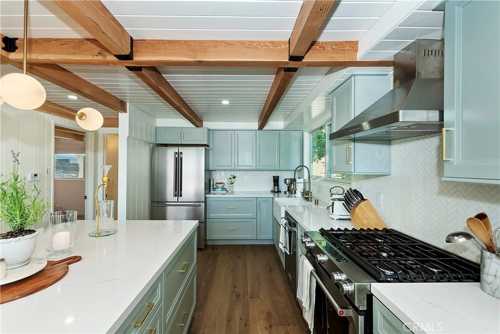 Lake Arrowhead, California, 92352, United States, 4 Bedrooms Bedrooms, ,3 BathroomsBathrooms,Residential,Active,1953250