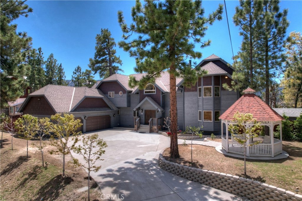 Big Bear City, California, 92314, United States, 4 Bedrooms Bedrooms, ,5 BathroomsBathrooms,Residential,Active,2006763