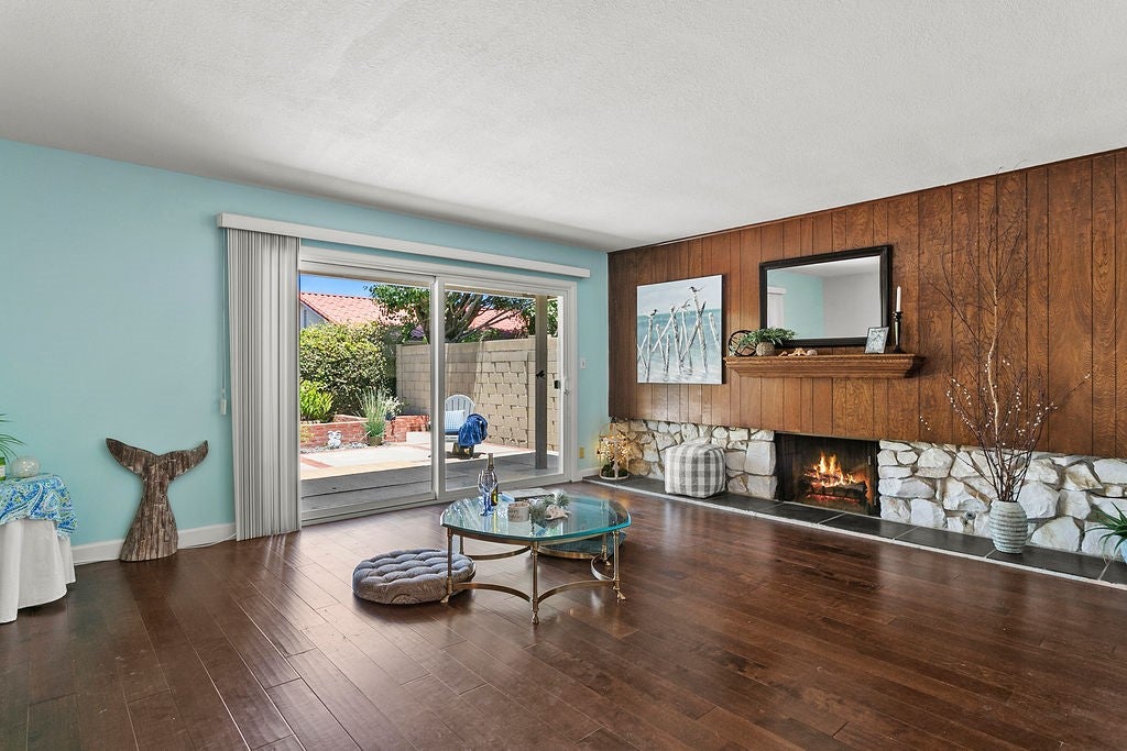 Seal Beach, California, 90740, United States, 4 Bedrooms Bedrooms, ,2 BathroomsBathrooms,Residential,Active,1900161