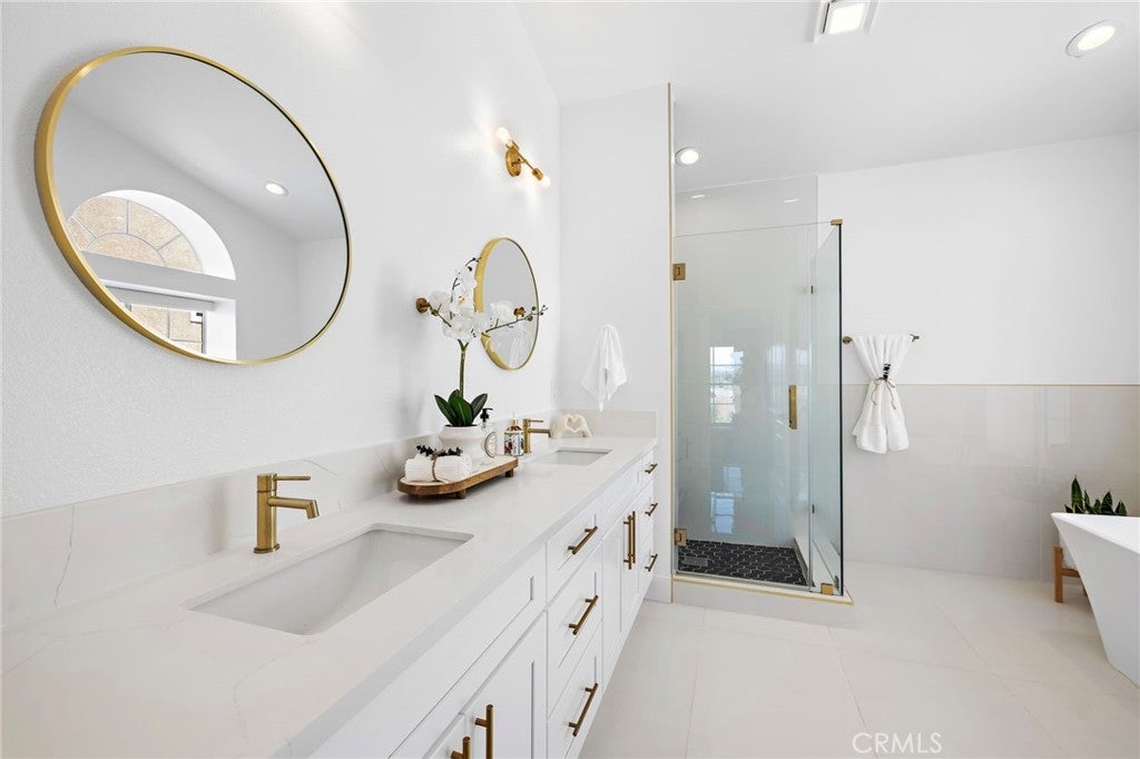 Laguna Niguel, California, 92677, United States, 4 Bedrooms Bedrooms, ,3 BathroomsBathrooms,Residential,Active,1986875