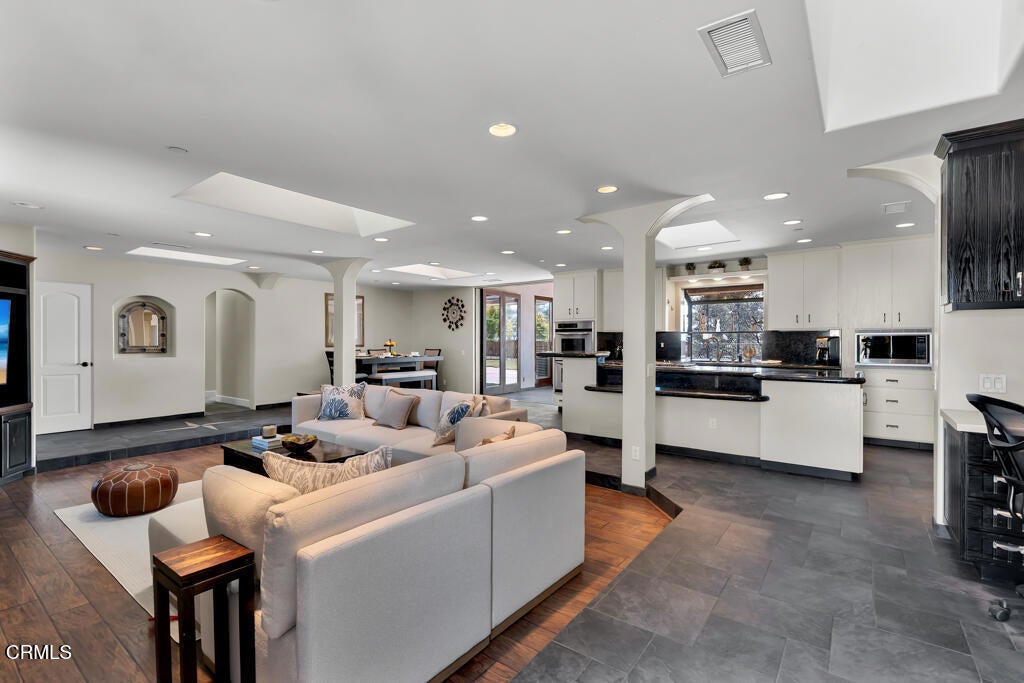 Camarillo, California, 93010, United States, 5 Bedrooms Bedrooms, ,5 BathroomsBathrooms,Residential,Active,1905055