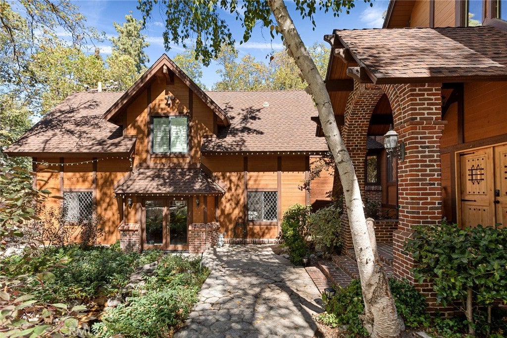 Lake Arrowhead, California, 92352, United States, 4 Bedrooms Bedrooms, ,4 BathroomsBathrooms,Residential,Active,1824526