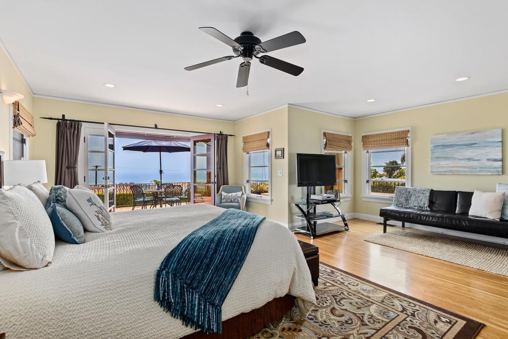Ventura, California, 93001, United States, 3 Bedrooms Bedrooms, ,3 BathroomsBathrooms,Residential,Active,1944044