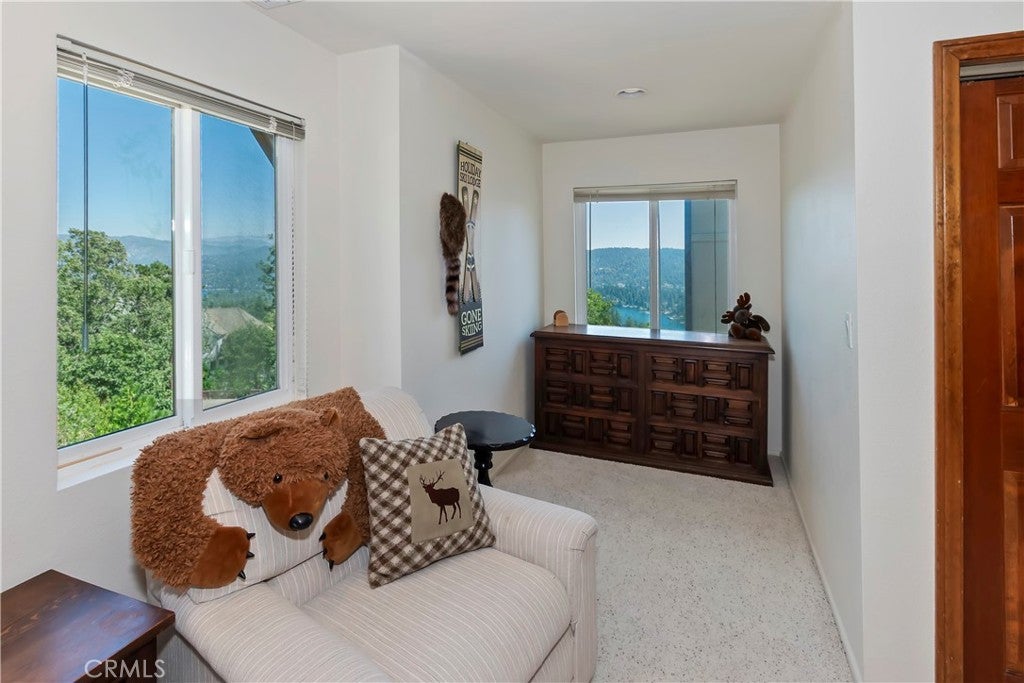 Lake Arrowhead, California, 92352, United States, 3 Bedrooms Bedrooms, ,3 BathroomsBathrooms,Residential,Active,1952988