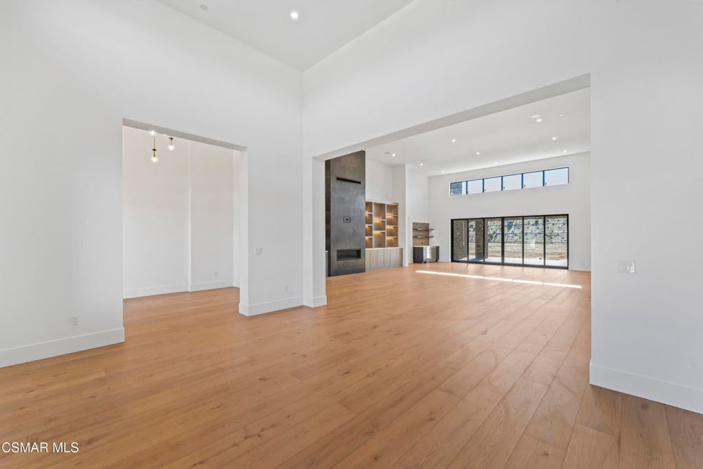 Camarillo, California, 93010, United States, 6 Bedrooms Bedrooms, ,7 BathroomsBathrooms,Residential,Active,2013156