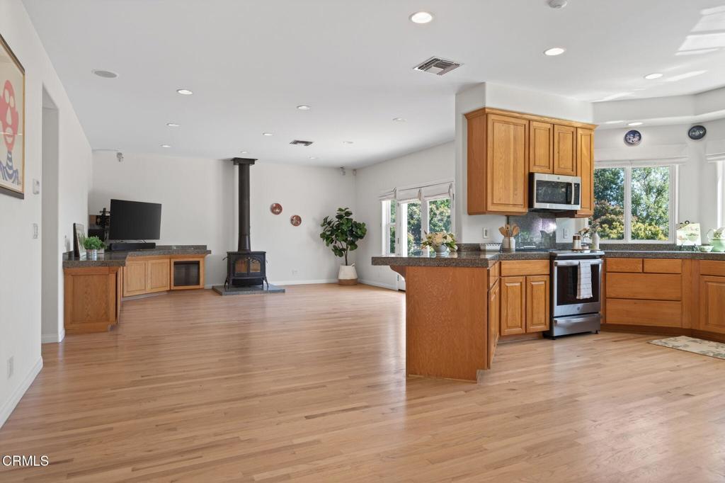 Camarillo, California, 93010, United States, 4 Bedrooms Bedrooms, ,3 BathroomsBathrooms,Residential,Active,2027321