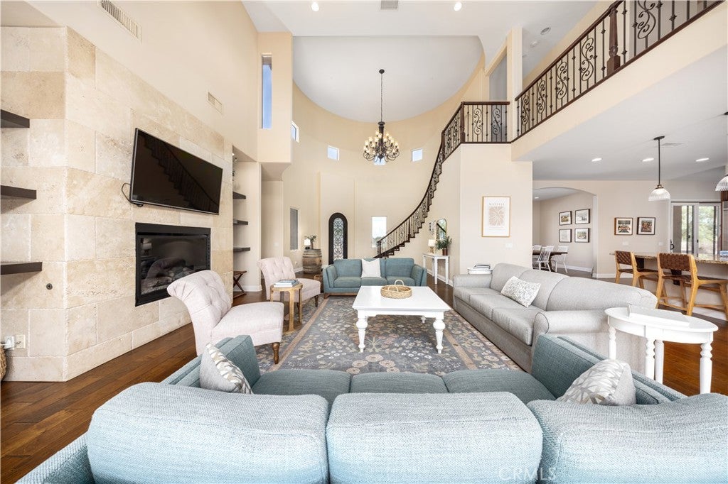 Temecula, California, 92592, United States, 5 Bedrooms Bedrooms, ,4 BathroomsBathrooms,Residential,Active,1970960