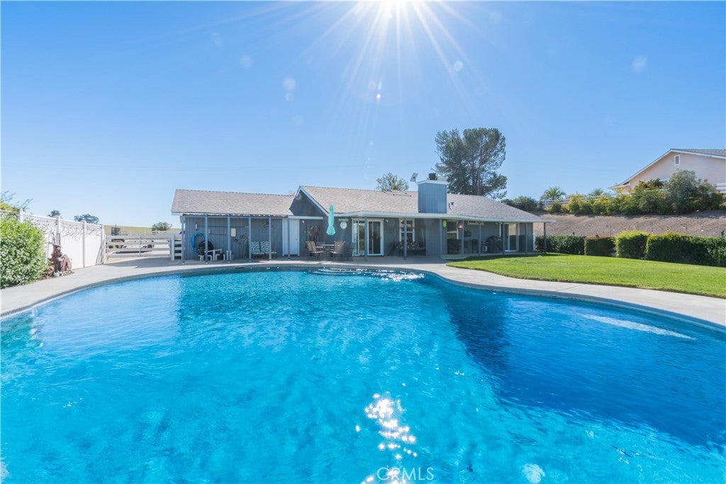 Paso Robles, California, 93446, United States, 3 Bedrooms Bedrooms, ,2 BathroomsBathrooms,Residential,Active,1985552