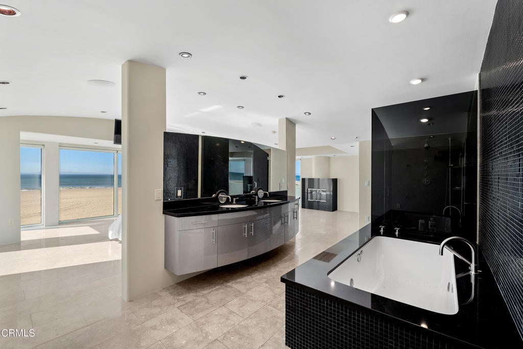 Oxnard, California, 93035, United States, 4 Bedrooms Bedrooms, ,5 BathroomsBathrooms,Residential,Active,1953419